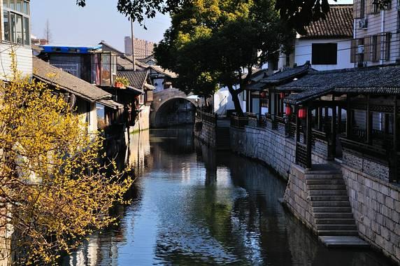 高速路上是越快越省油吗?火车票改签、退票有何规定?一文了解